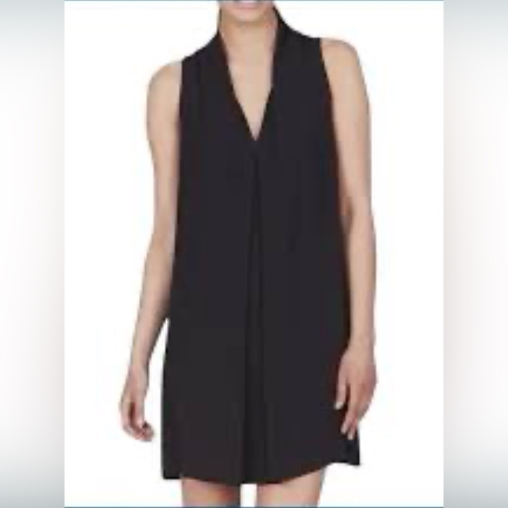 Minimum | V-Neck Sleeveless Swing Dress